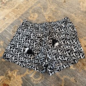 Vineyard Vines Black and White Athletic Shorts size medium